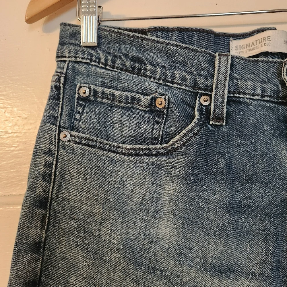 LEVI’S Signature Men's S67 Athletic Jeans, Size 34 by 30. Whiskering, Denim GUC